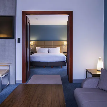 מלון Radisson Blu 5*